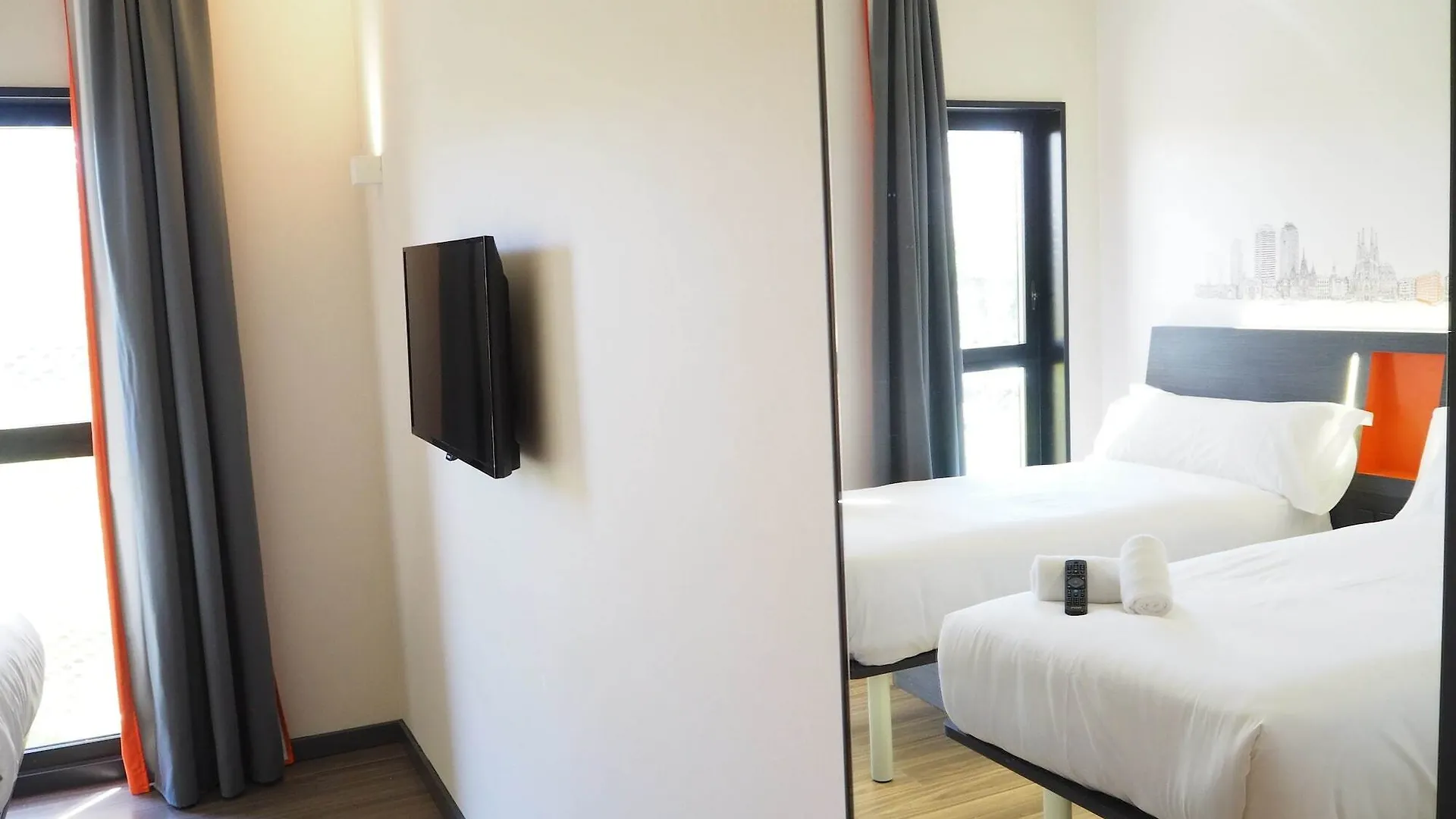 Easyhotel Barcelona Fira Hospitalet de Llobregat Szálloda